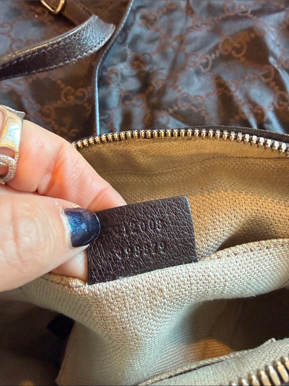 Gucci Beige GG Canvas Crossbody with Red & Green sherry line & Gold Bee - Picture 14 of 16